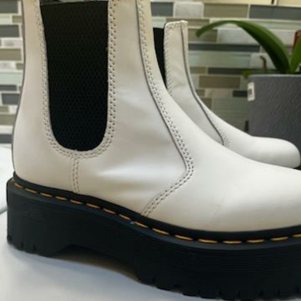 2976 Smooth Leather Platform Dr.Martin